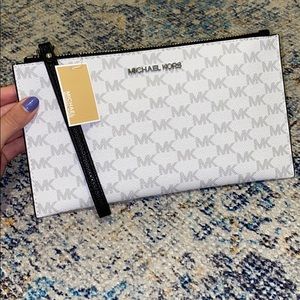 NEW Michael Kors Large ZIP Clutch